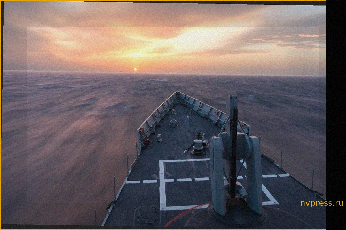 Пожар на американском эсминце USS Higgins в Индо-Тихоокеанском регионе