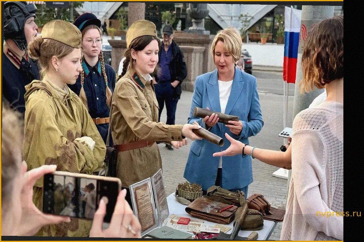 Школьники провели патриотическую акцию у станции метро «Тульская»