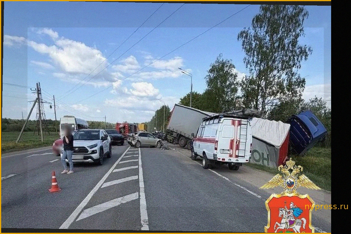 Массовое ДТП в Подмосковье: Грузовик протаранил 8 автомобилей на светофоре